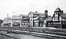 Järnvägsstationen och järnvägshotellet i Storvik omkring 1910
