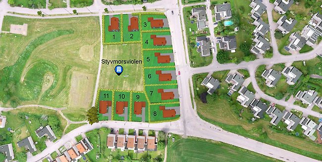 Vy över området Styvmorsviolen ovanifrån inklusive fastighetsbeteckningar och exempel på husmodell